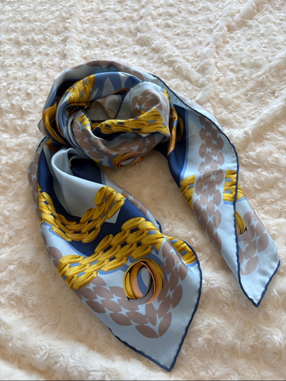 Authentic Cartier must de Cartier Blue and Gold Chain Print Silk Scarf NEW - Picture 9 of 9